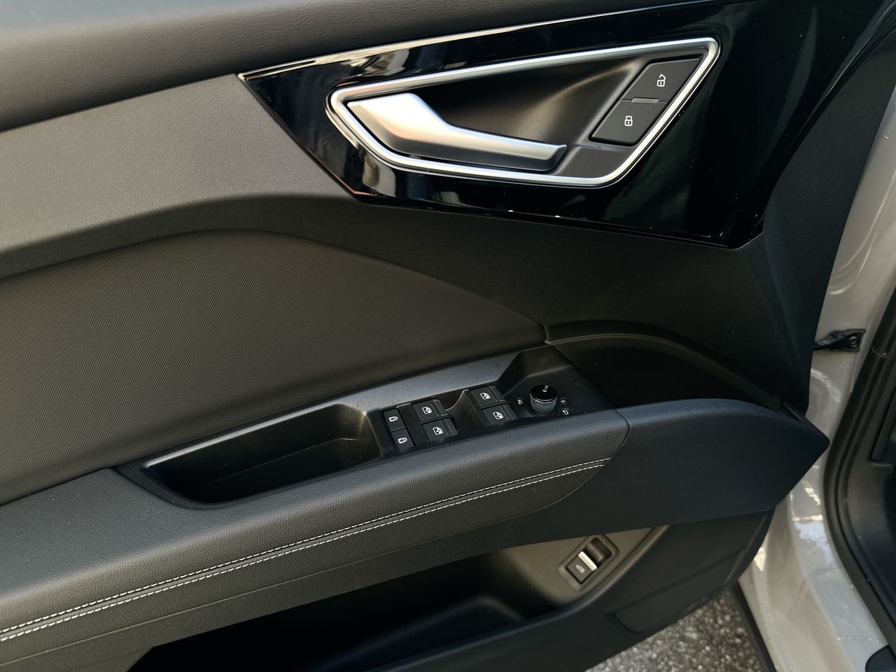 2025 Audi Q4 e-tron 55, Vancouver, Cash
