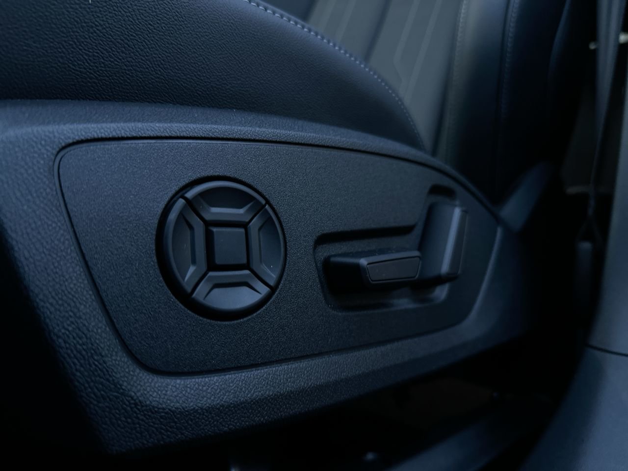 2025 Audi Q4 e-tron 55, Vancouver, Cash