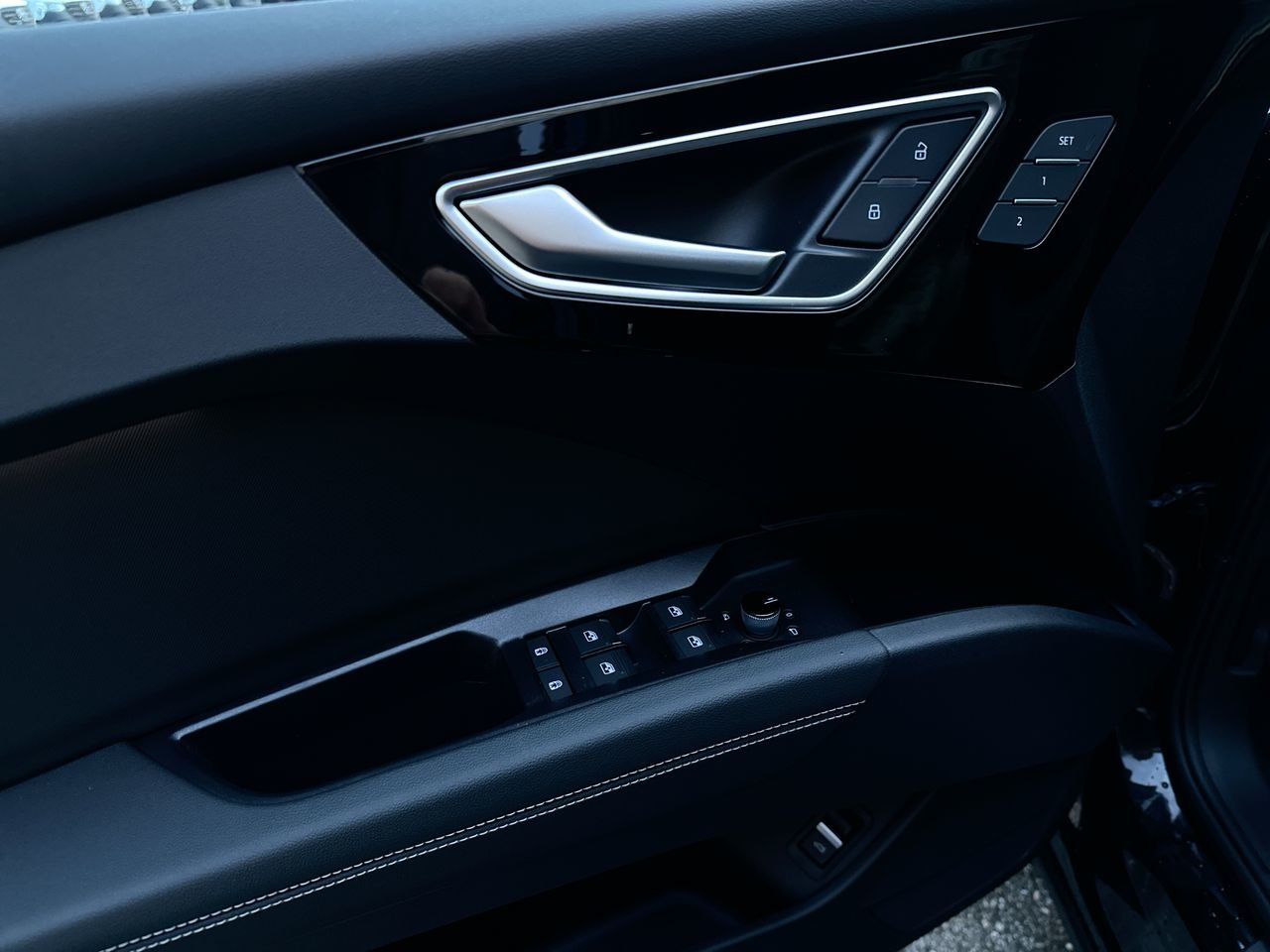 2025 Audi Q4 e-tron 55, Vancouver, Cash