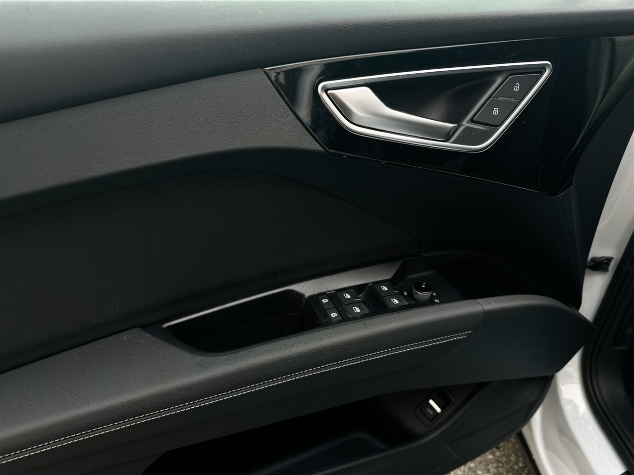 2025 Audi Q4 e-tron 55, Vancouver, Cash