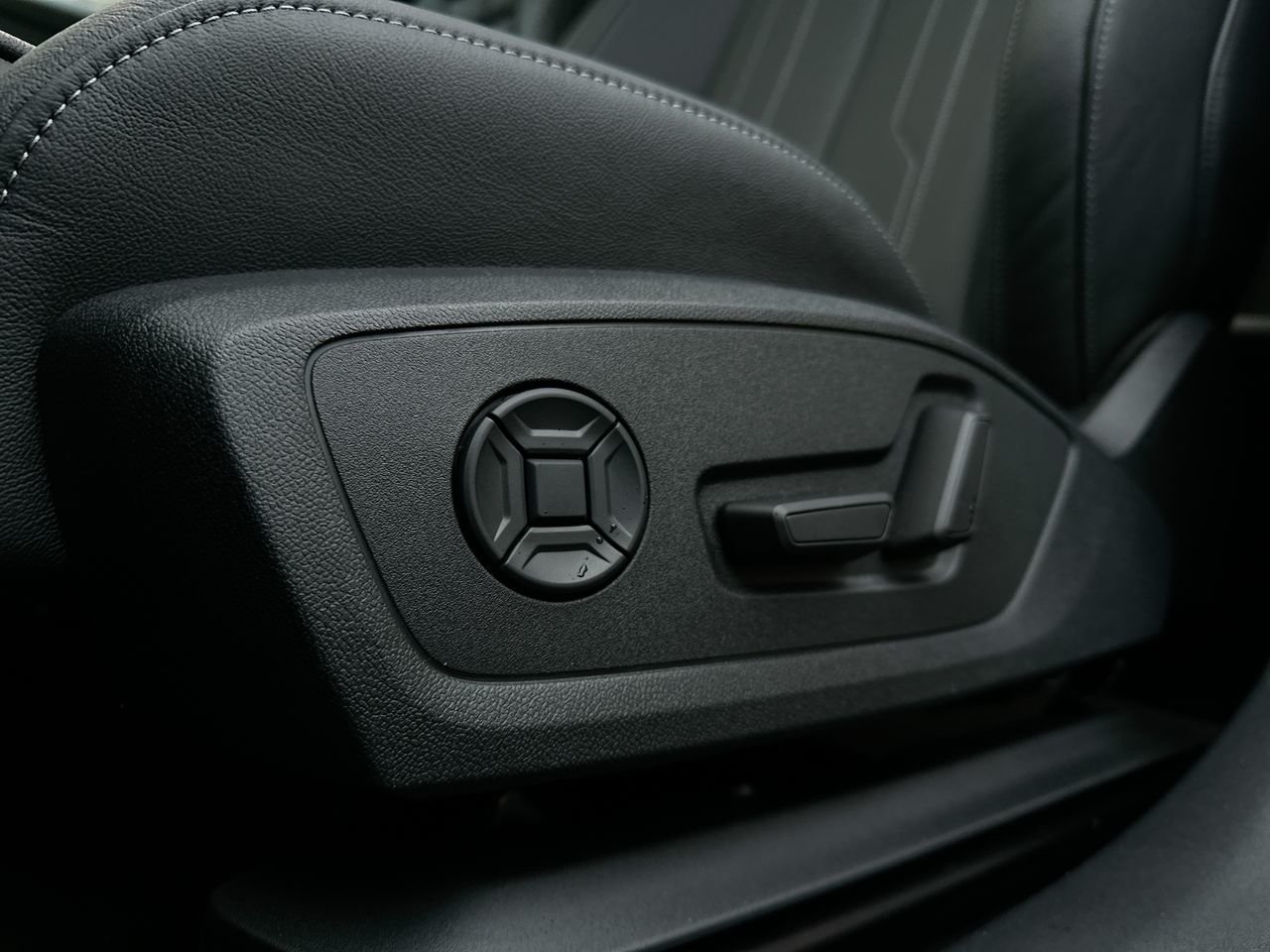2025 Audi Q4 e-tron 55, Vancouver, Cash
