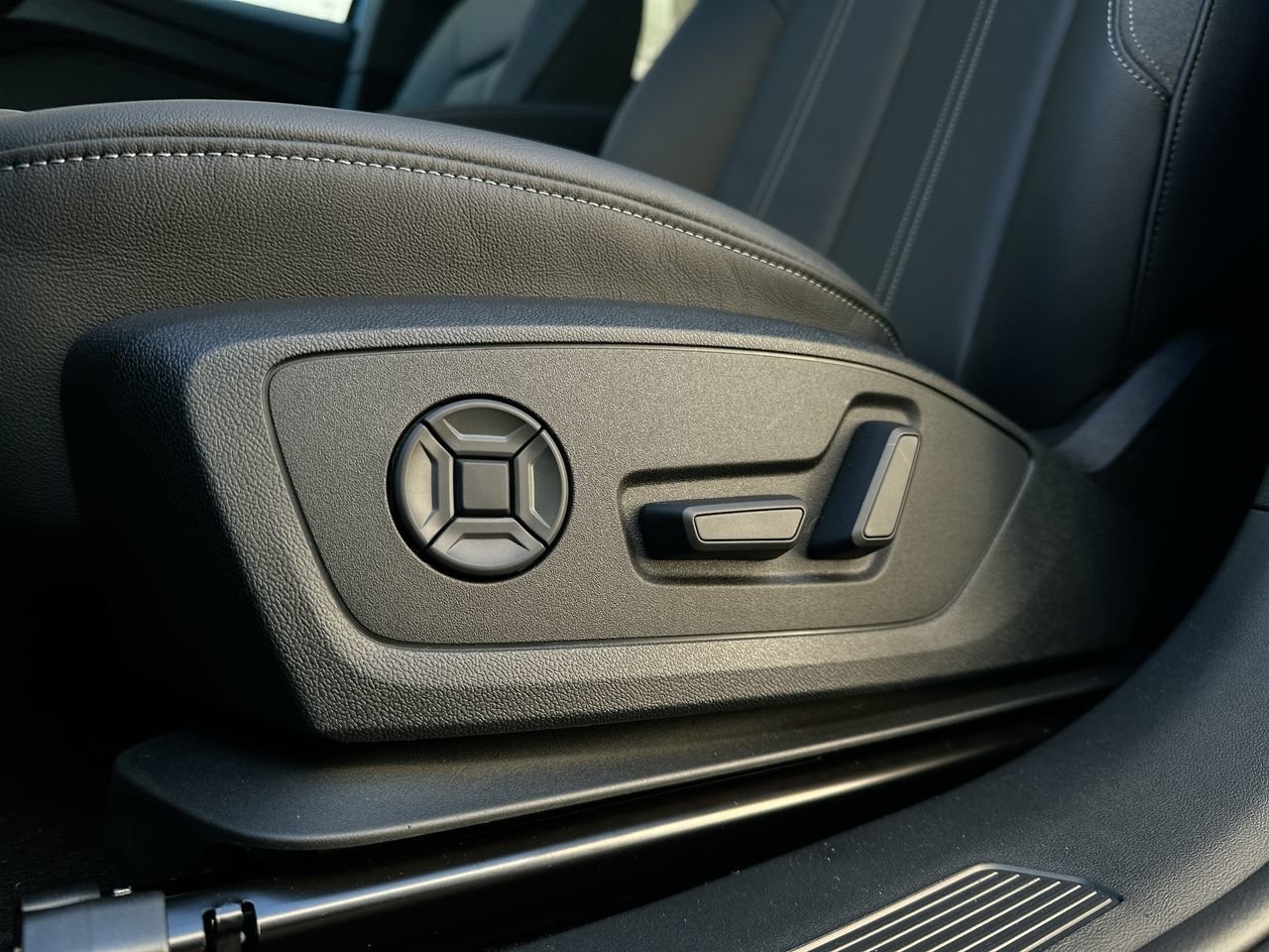2025 Audi Q4 e-tron 55, Vancouver, Cash