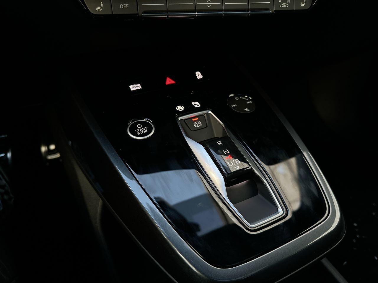 2025 Audi Q4 e-tron 55, Vancouver, Cash