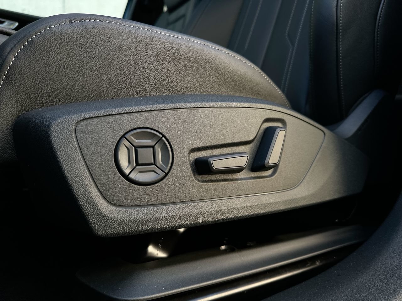 2025 Audi Q4 e-tron 55, Vancouver, Cash
