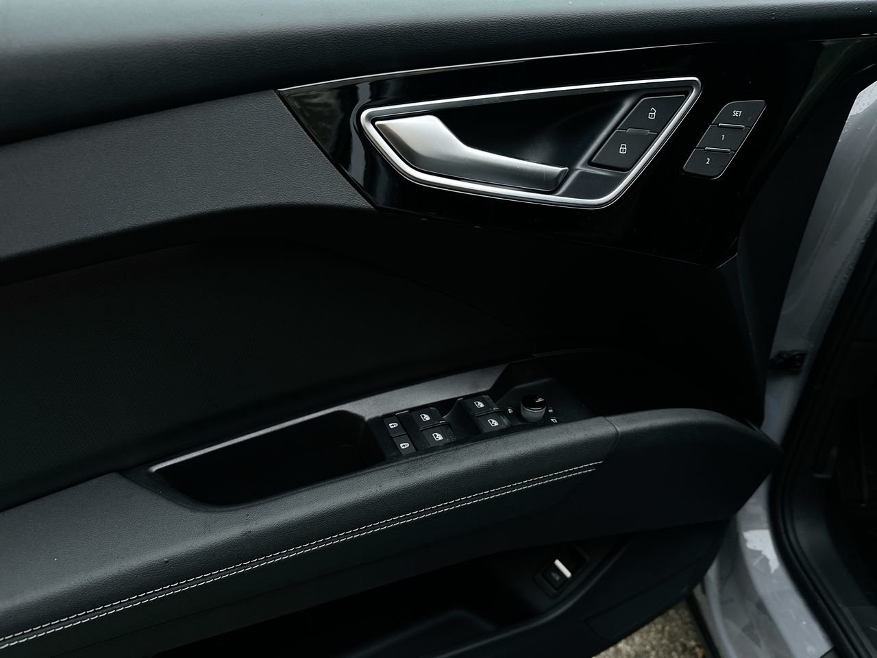 2025 Audi Q4 e-tron 55, Vancouver, Cash
