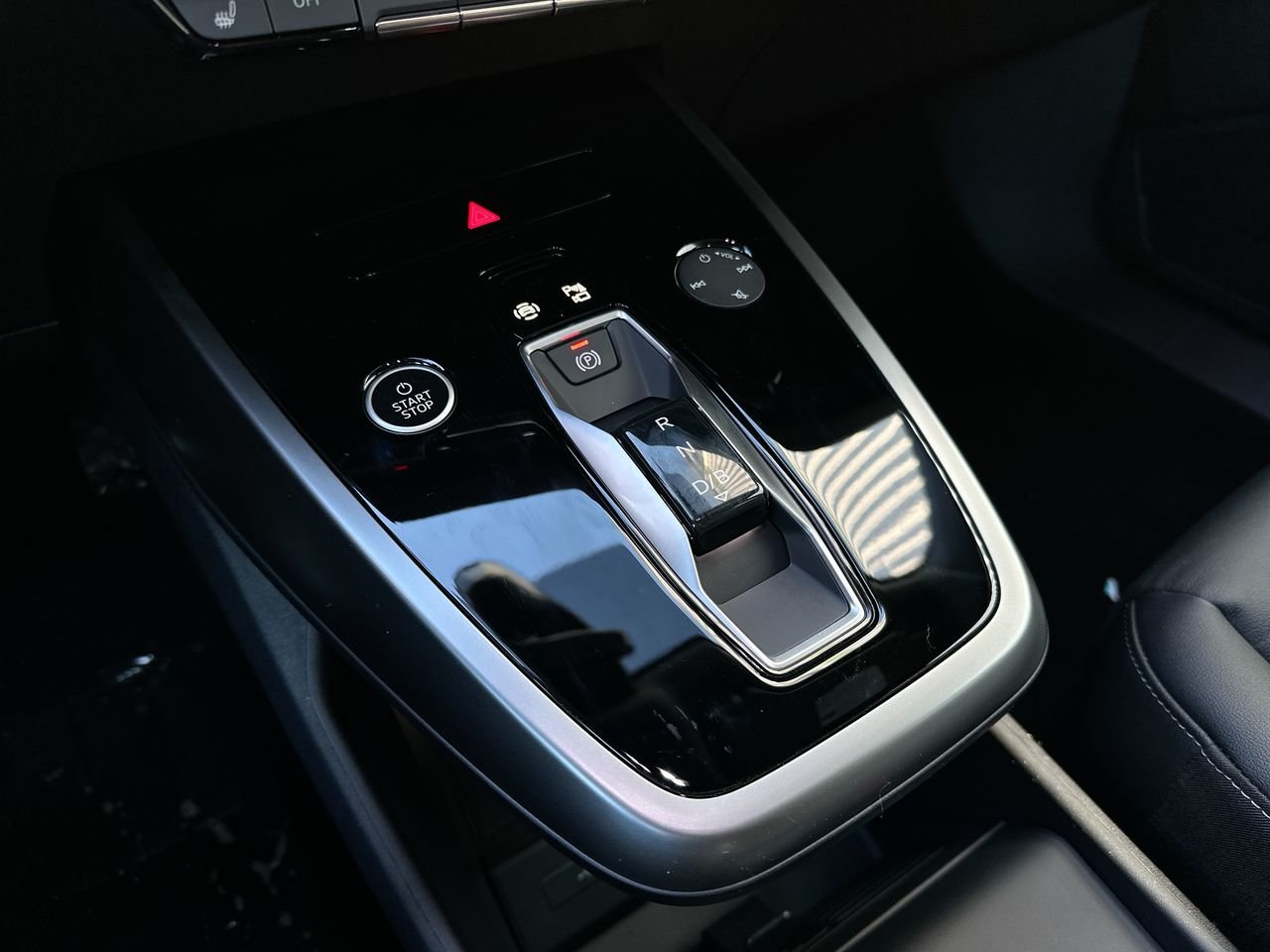 2025 Audi Q4 e-tron 55, Vancouver, Cash