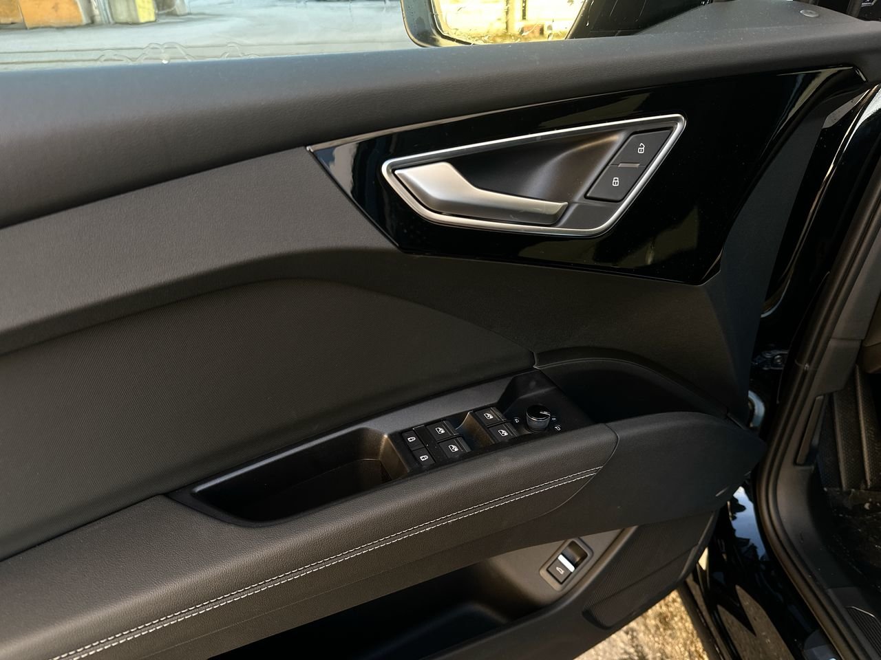 2025 Audi Q4 e-tron 55, Vancouver, Cash