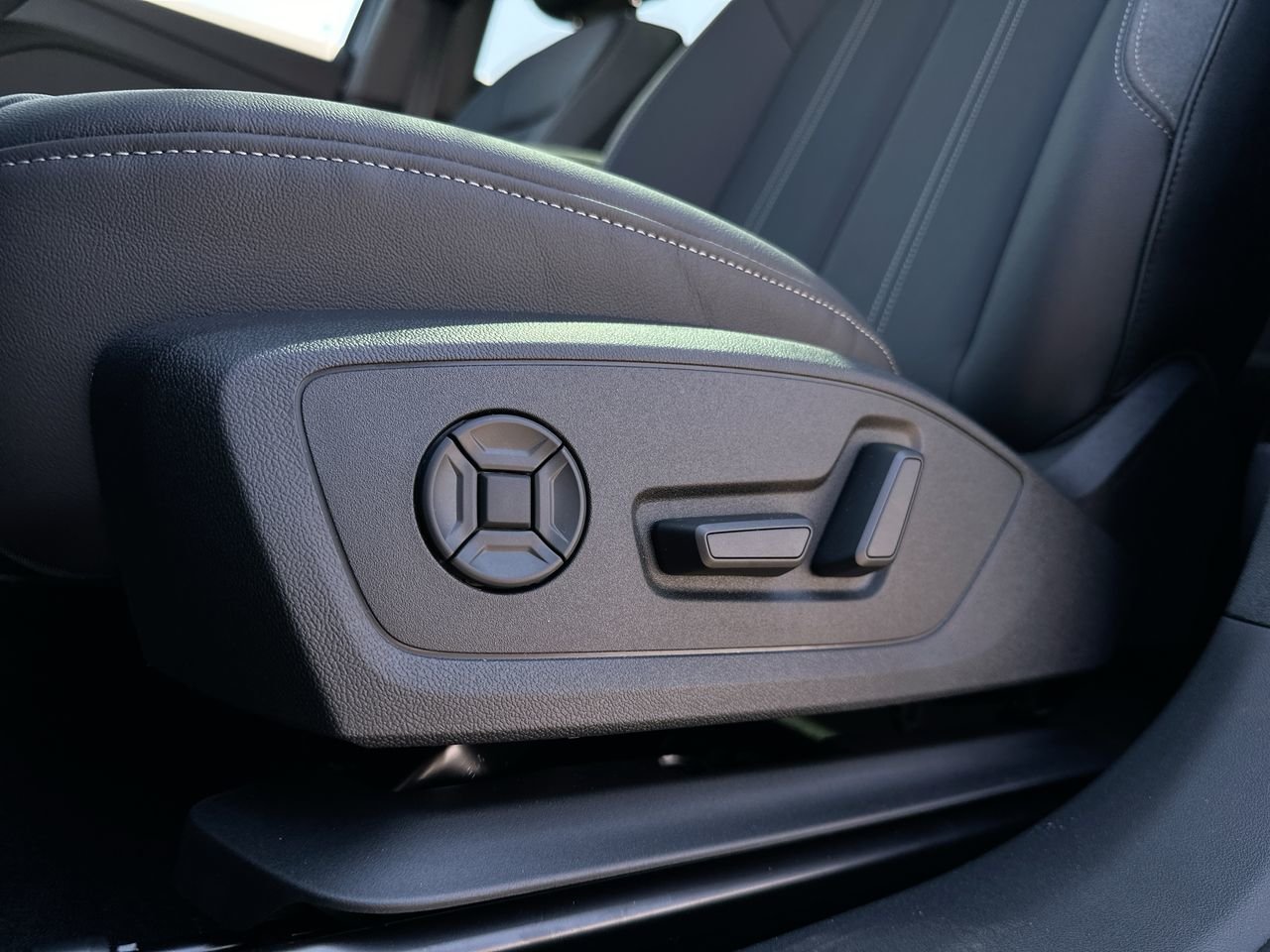 2025 Audi Q4 e-tron 55, Vancouver, Cash