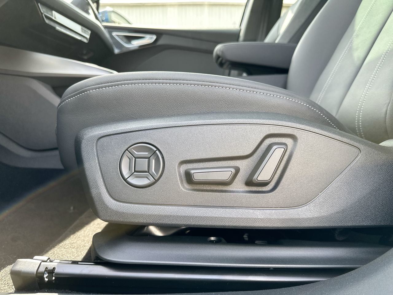 2025 Audi Q4 e-tron 55, Vancouver, Cash