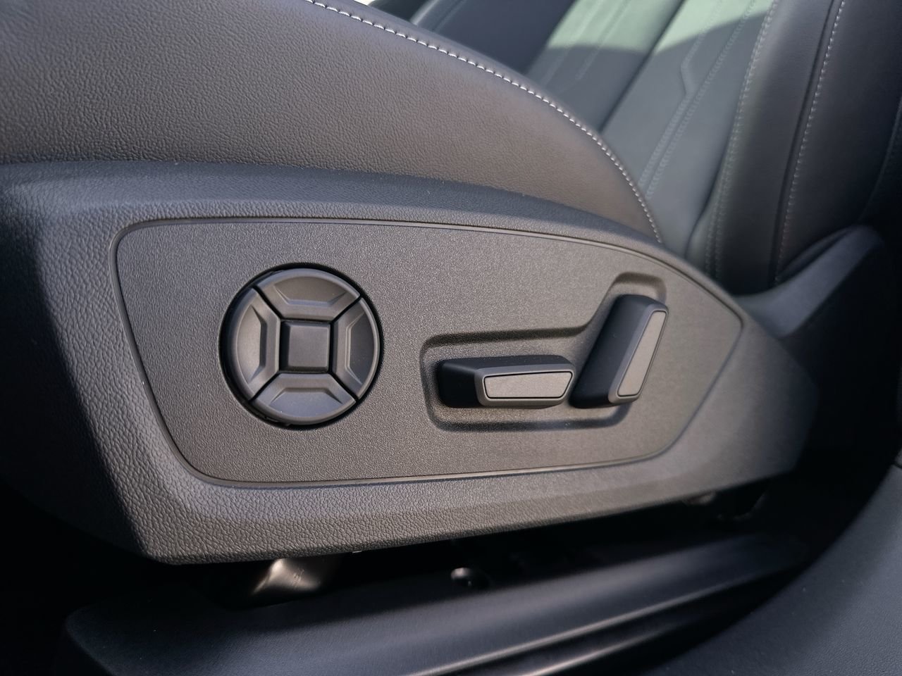 2025 Audi Q4 e-tron 55, Vancouver, Cash