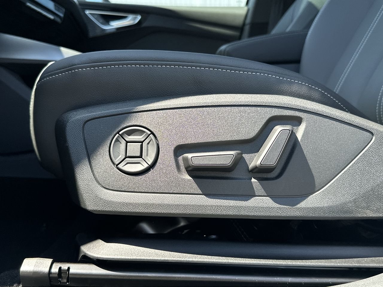 2025 Audi Q4 e-tron 45, Vancouver, Cash