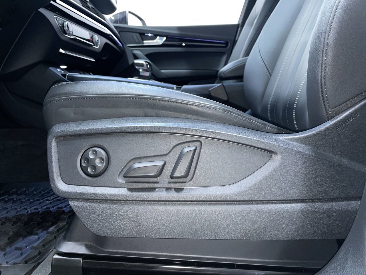 2023 Audi Q5 45 Komfort, Vancouver, Cash