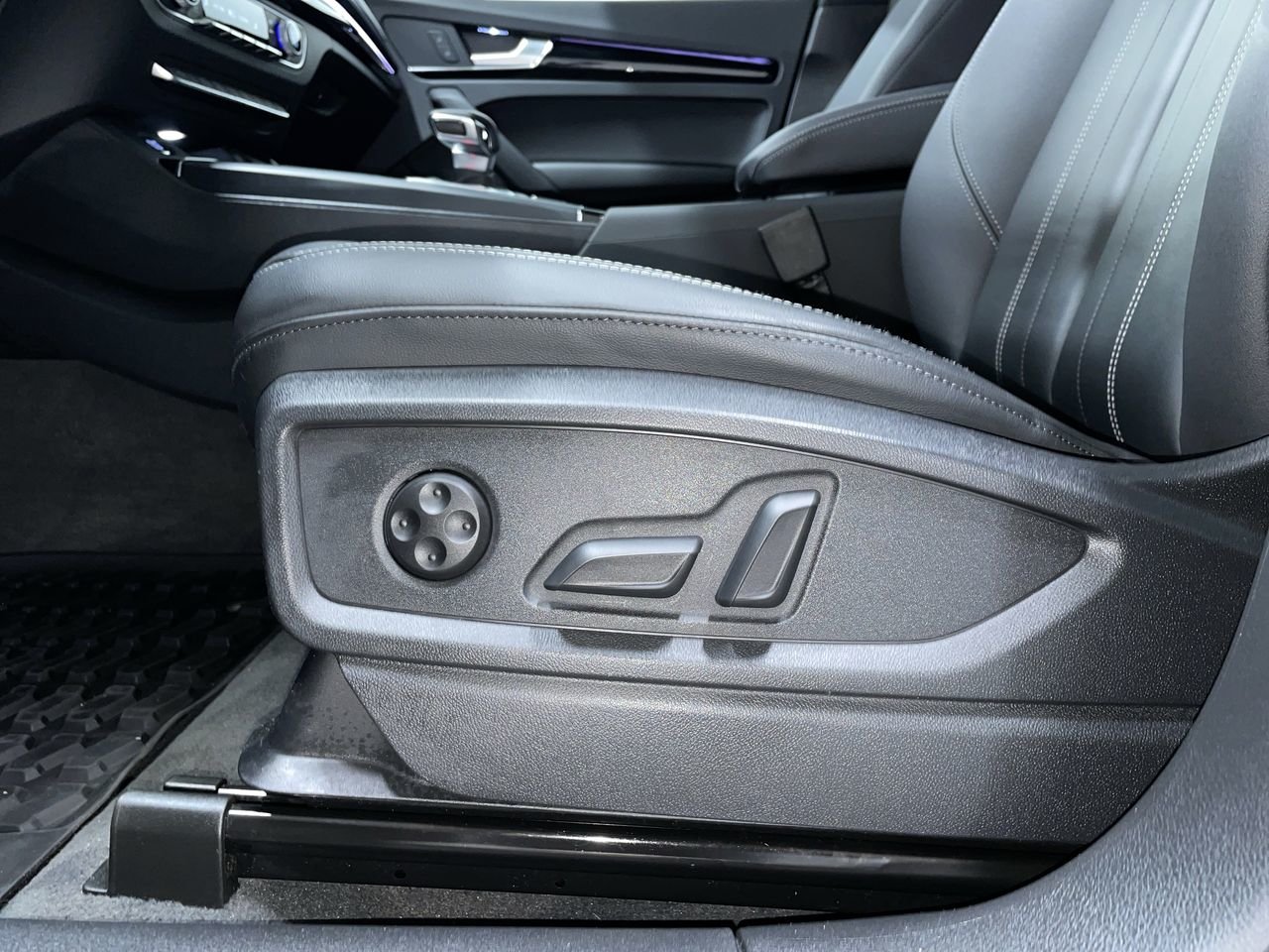 2023 Audi Q5 45 Komfort, Vancouver, Cash