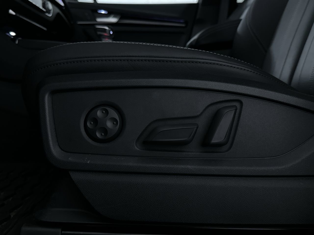 2024 Audi Q5 45 Komfort, Vancouver, Cash