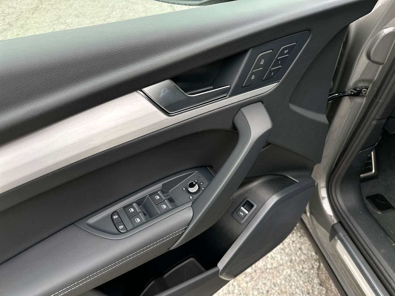 2025 Audi Q5 45 Progressiv, Vancouver, Cash