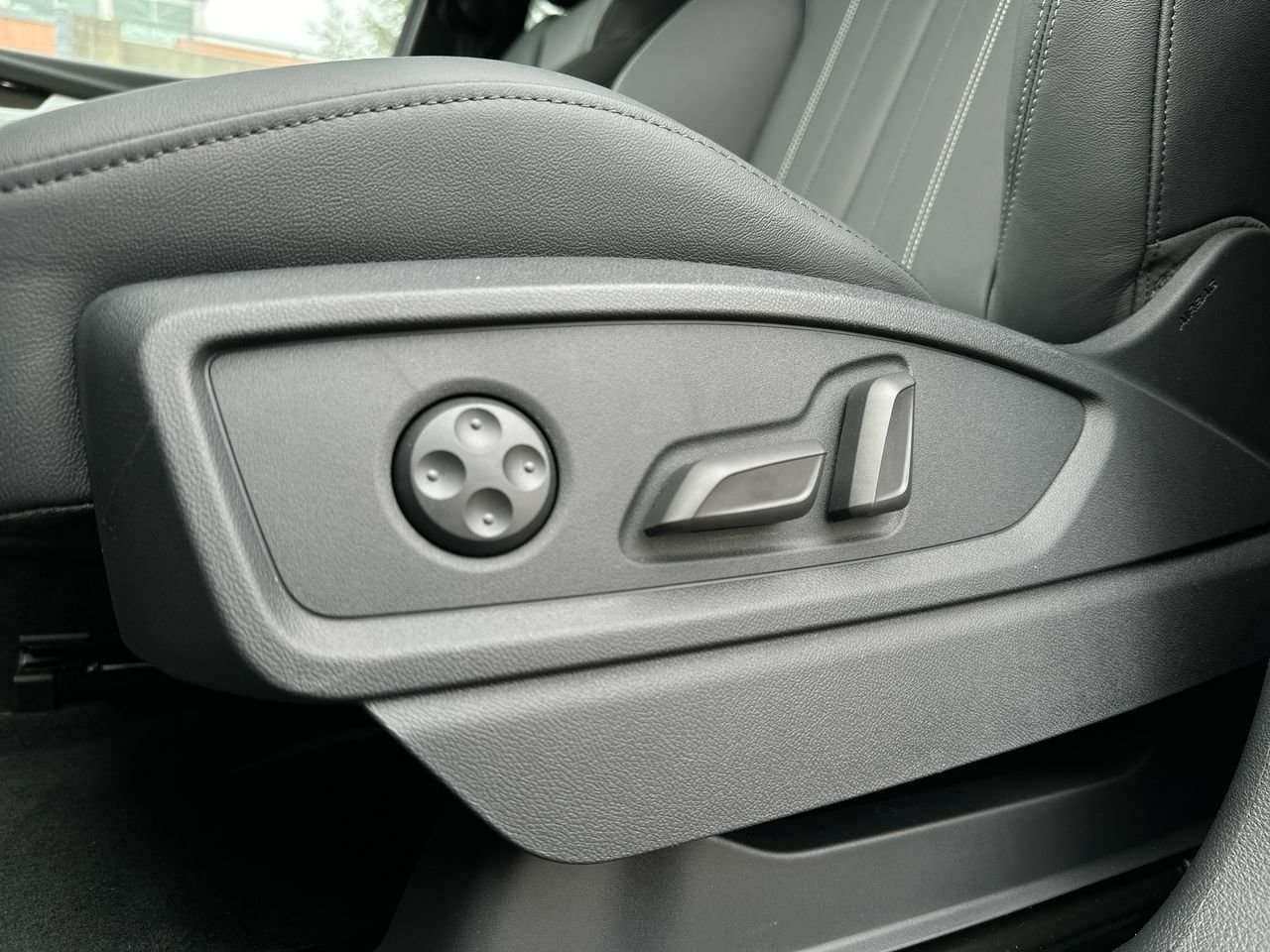 2025 Audi Q5 45 Progressiv, Vancouver, Cash