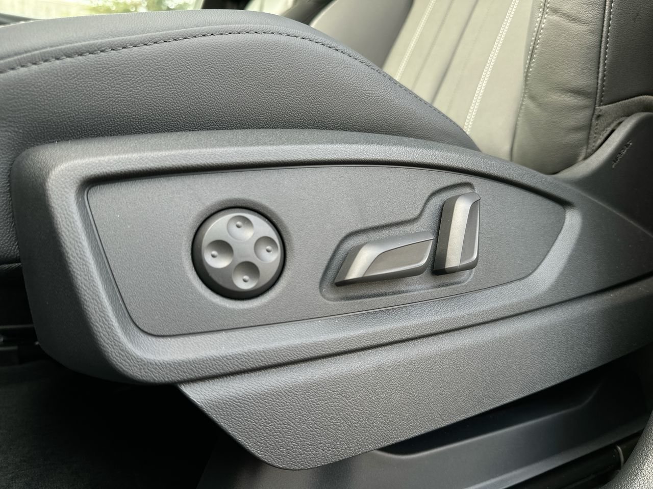 2025 Audi Q5 45 Progressiv, Vancouver, Cash