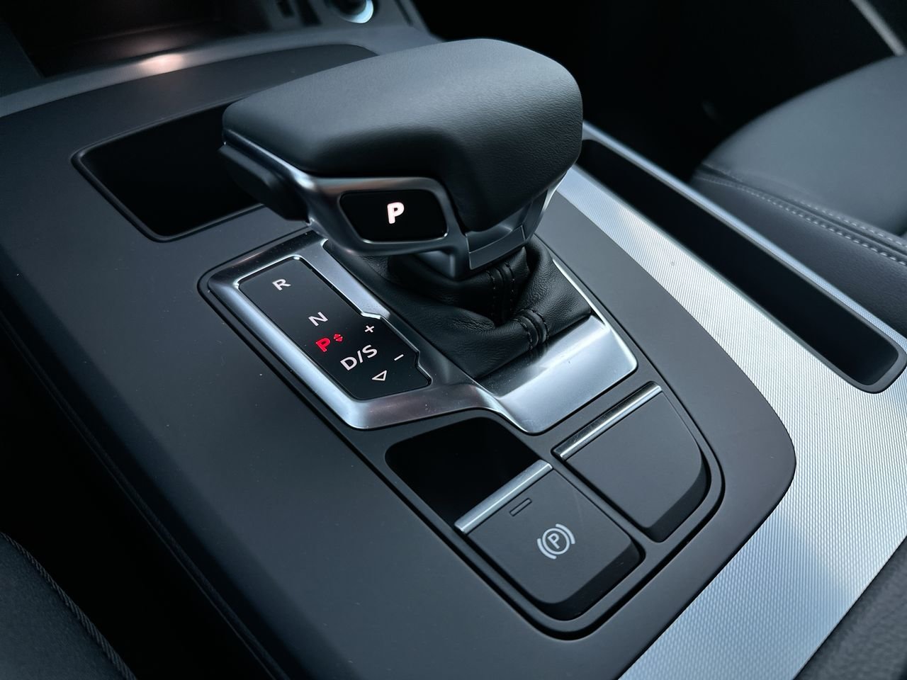 2025 Audi Q5 45 Progressiv, Vancouver, Cash
