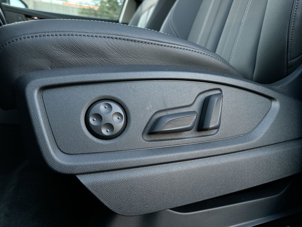 2025 Audi Q5 45 Progressiv, Vancouver, Cash