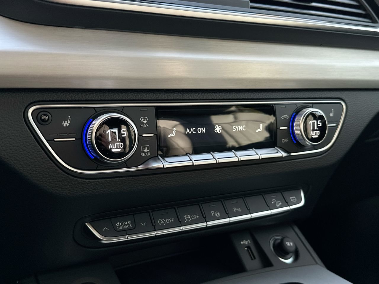 2025 Audi Q5 45 Progressiv, Vancouver, Cash