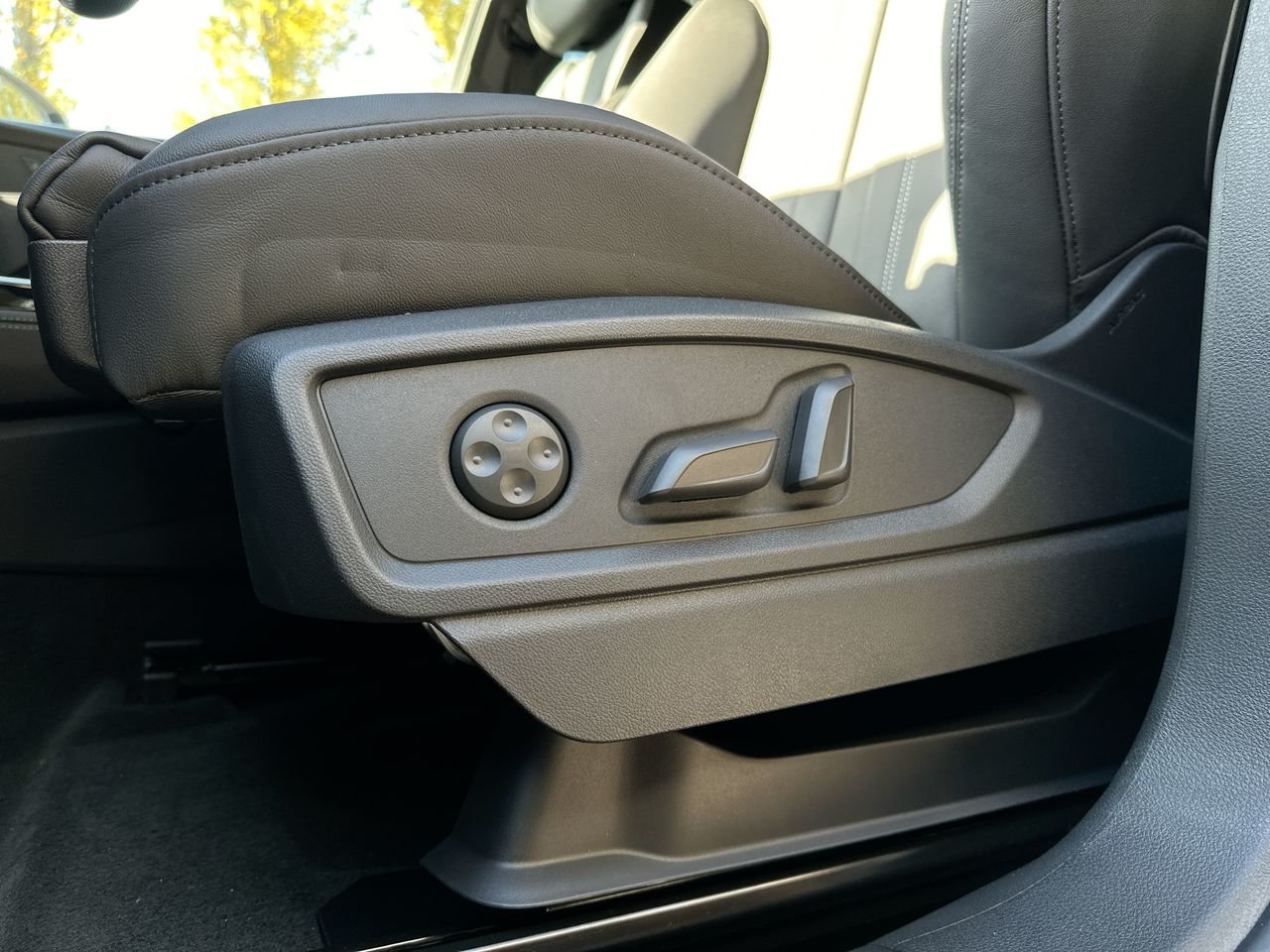 2025 Audi Q5 45 Progressiv, Vancouver, Cash