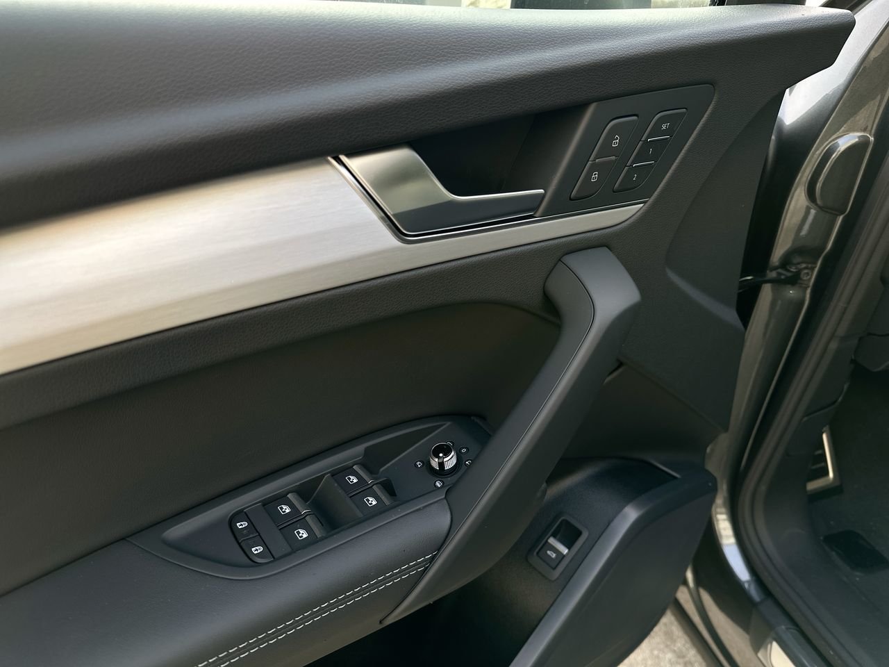 2025 Audi Q5 45 Progressiv, Vancouver, Cash