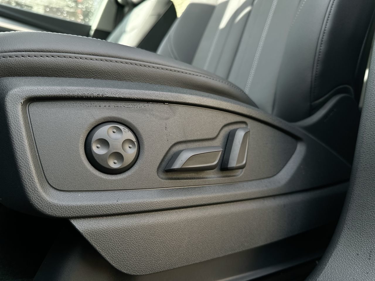 2025 Audi Q5 45 Progressiv, Vancouver, Cash