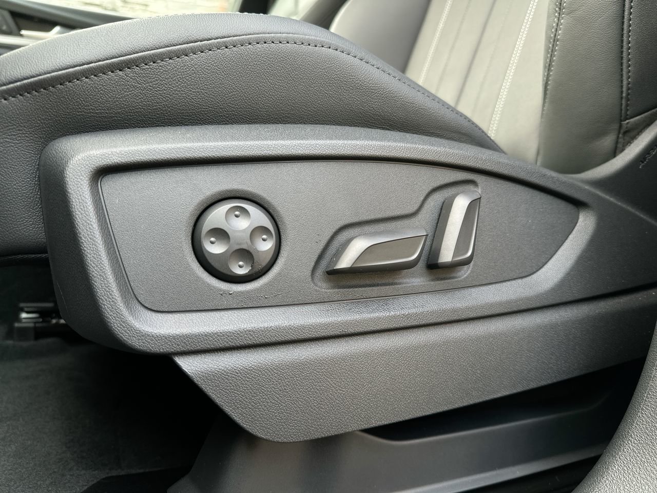 2025 Audi Q5 45 Technik, Vancouver, Cash