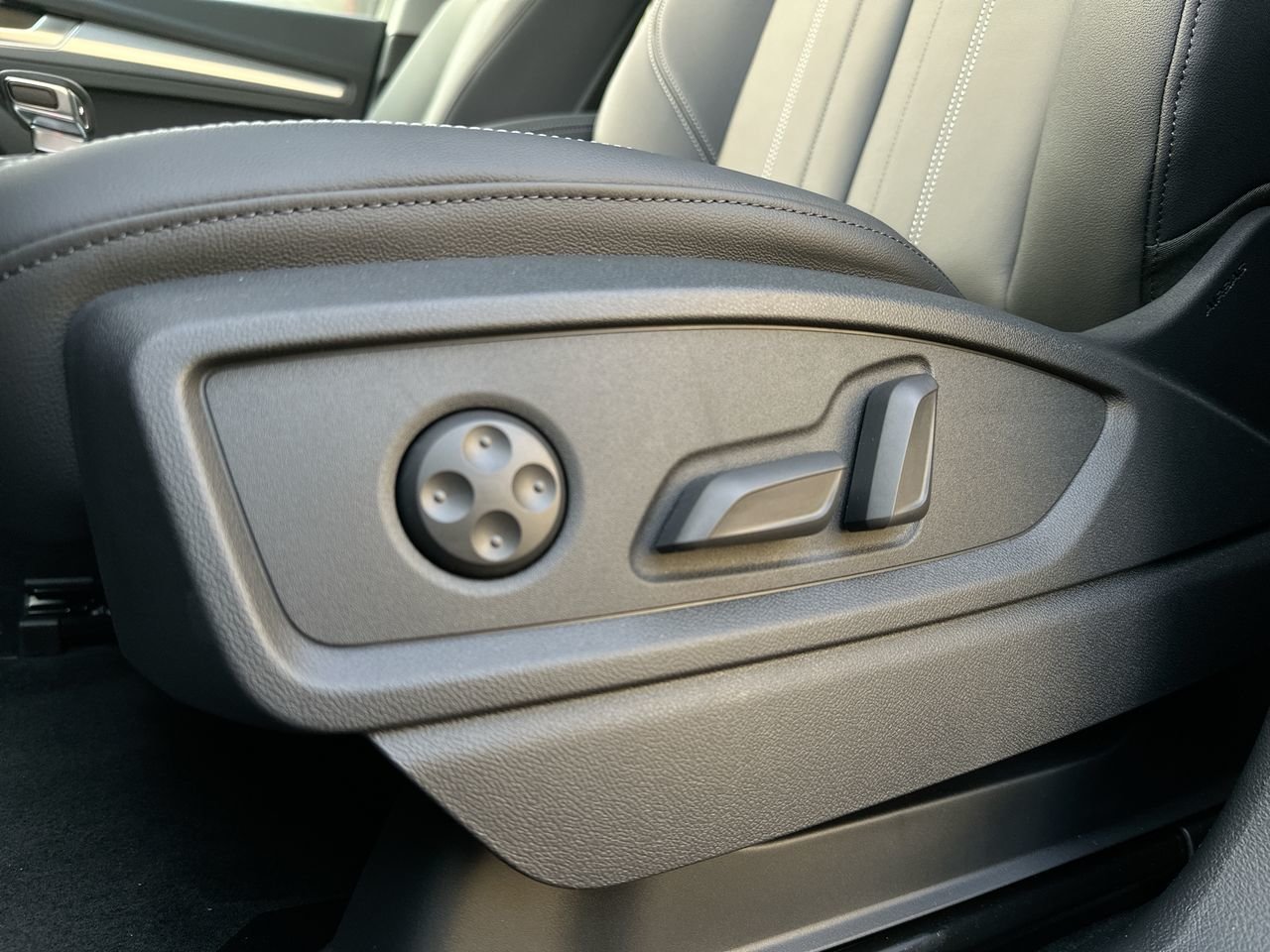 2025 Audi Q5 45 Technik, Vancouver, Cash