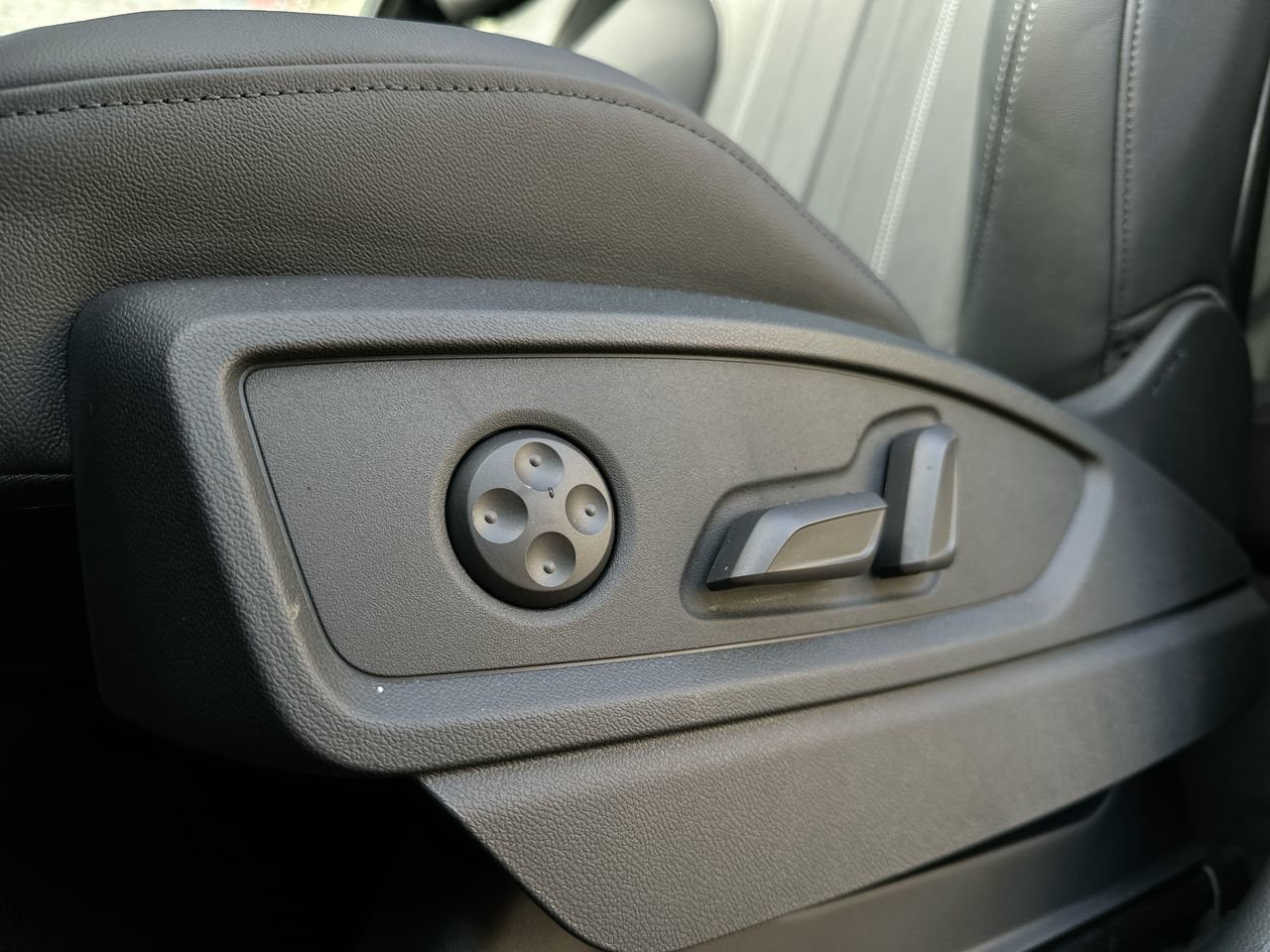 2025 Audi Q5 45 Technik, Vancouver, Cash