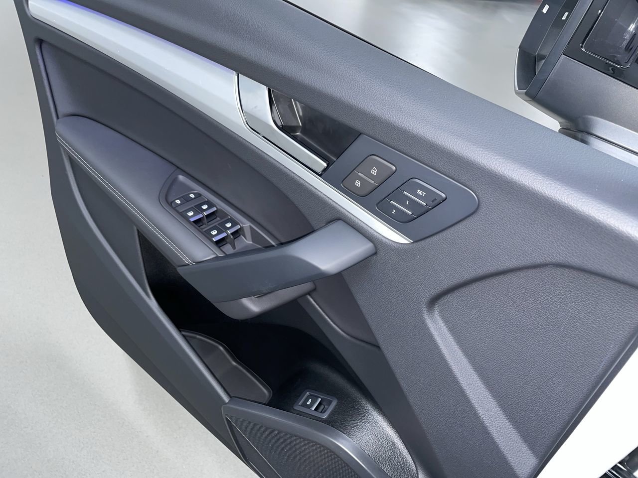 2025 Audi Q5 45 Progressiv, Vancouver, Cash