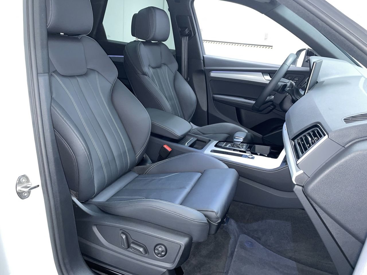 2025 Audi Q5 45 Progressiv, Vancouver, Cash