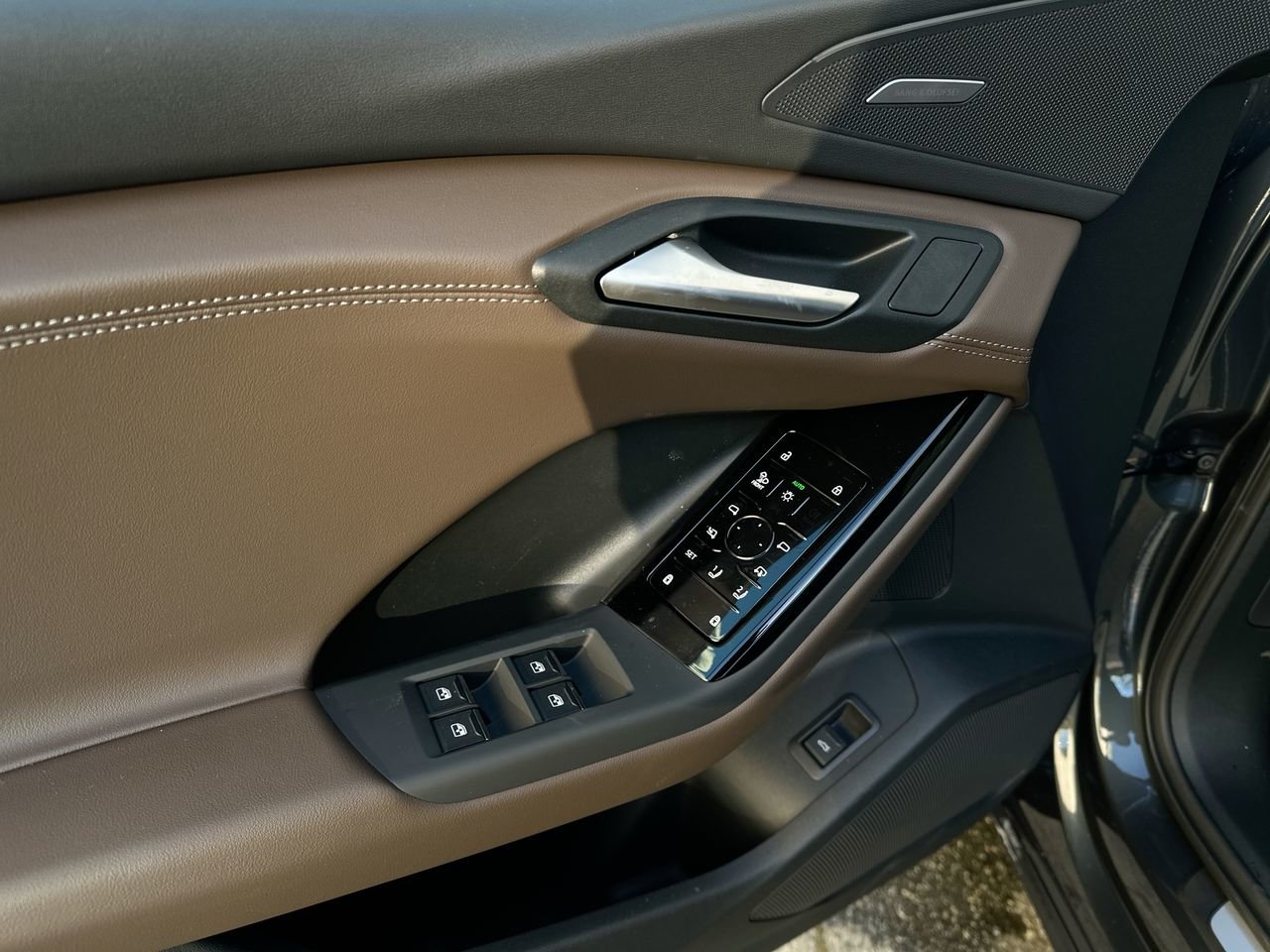 2025 Audi Q6 e-tron Progressiv, Vancouver, Cash