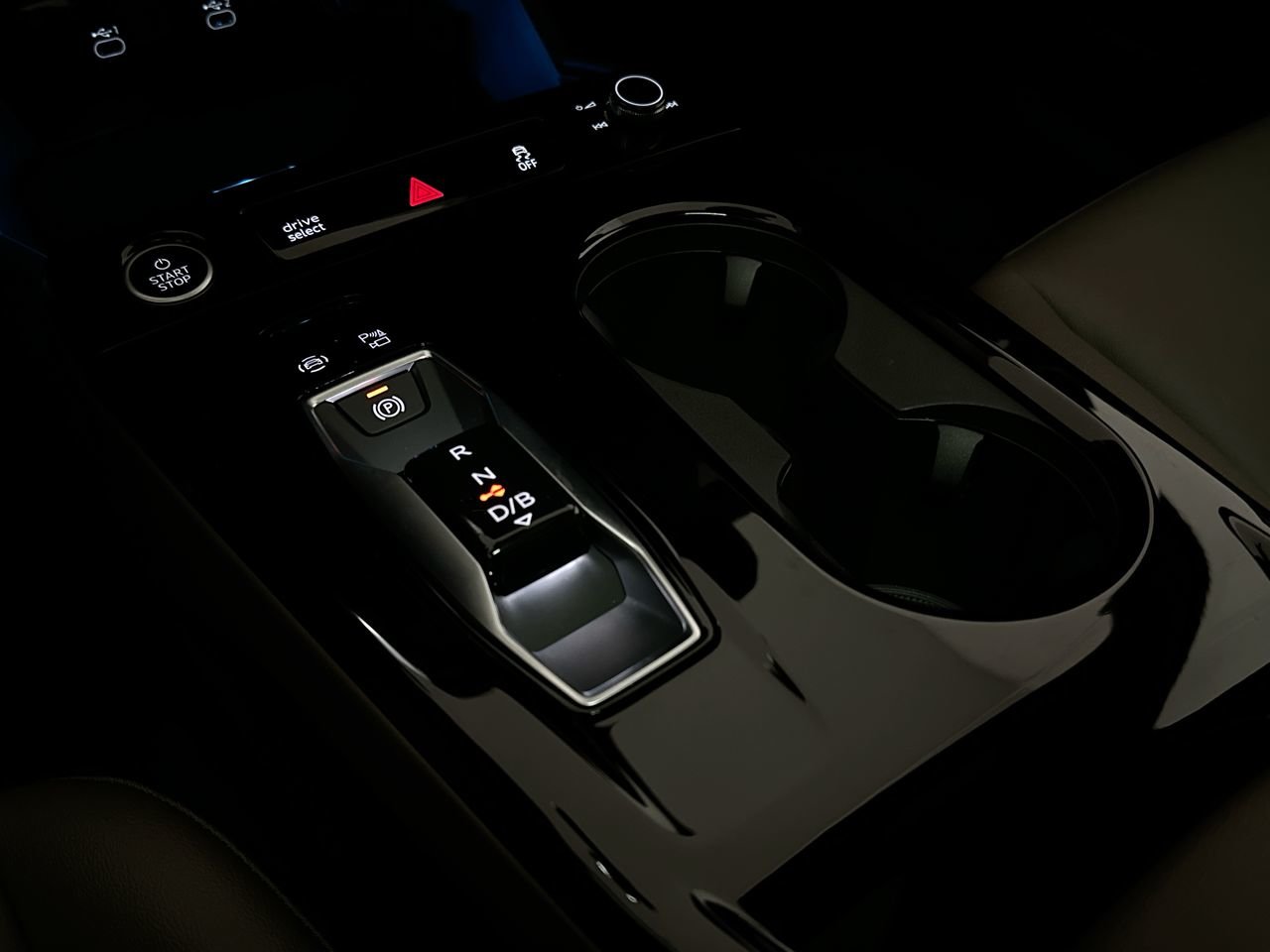 2025 Audi Q6 e-tron Progressiv, Vancouver, Cash