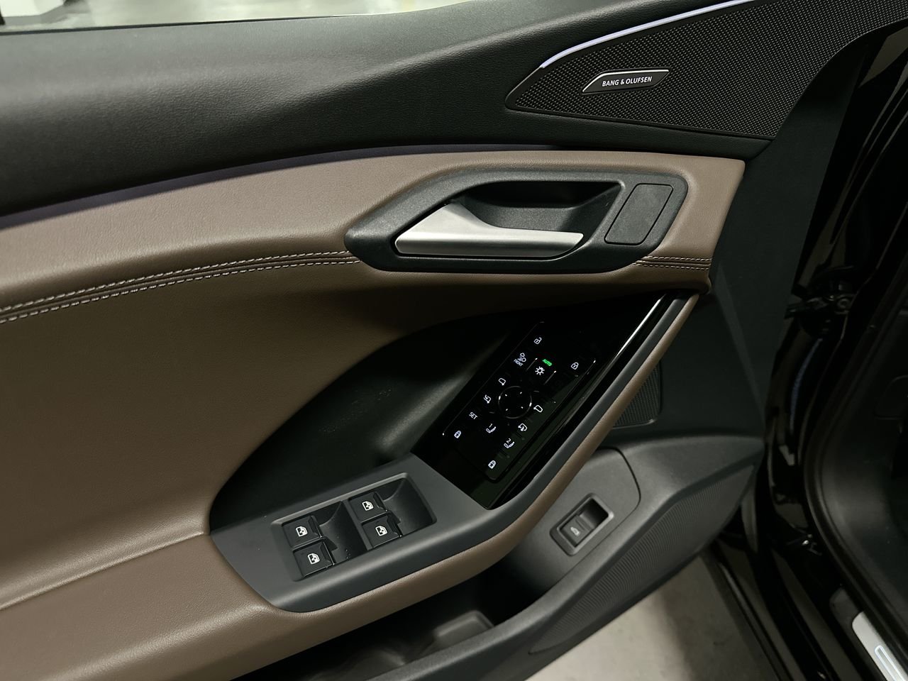 2025 Audi Q6 e-tron Progressiv, Vancouver, Cash