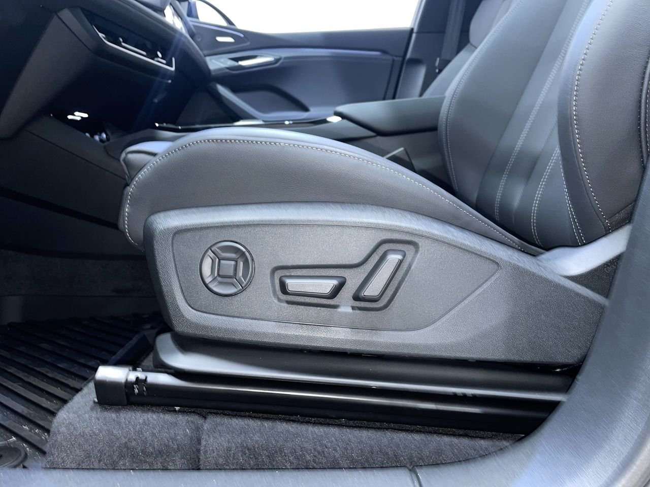 2025 Audi Q6 e-tron Technik, Vancouver, Cash