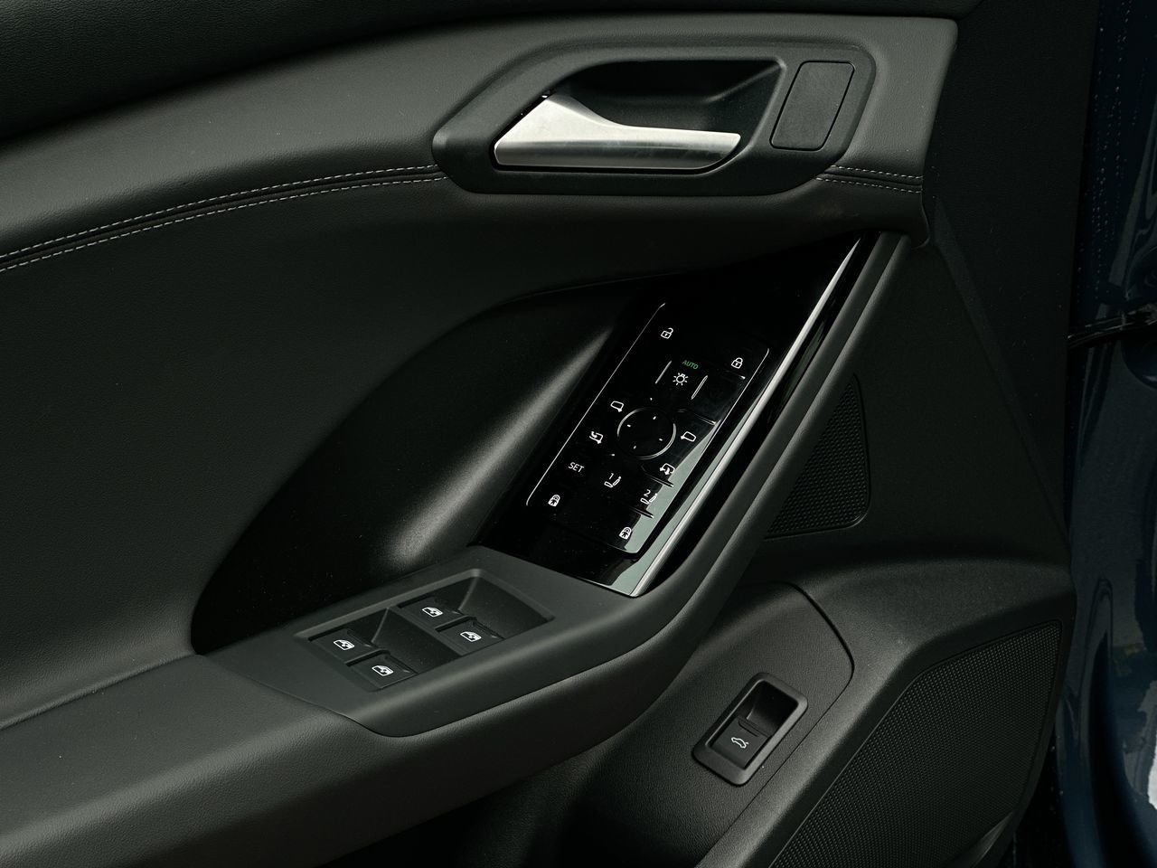 2025 Audi Q6 e-tron Quattro, Vancouver, Cash