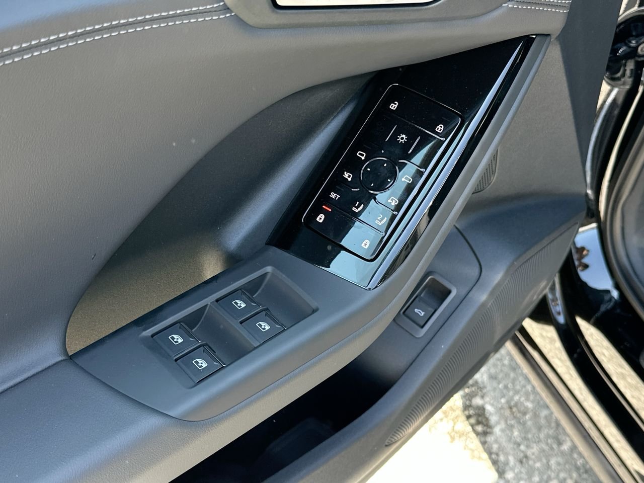 2025 Audi Q6 e-tron Quattro, Vancouver, Cash