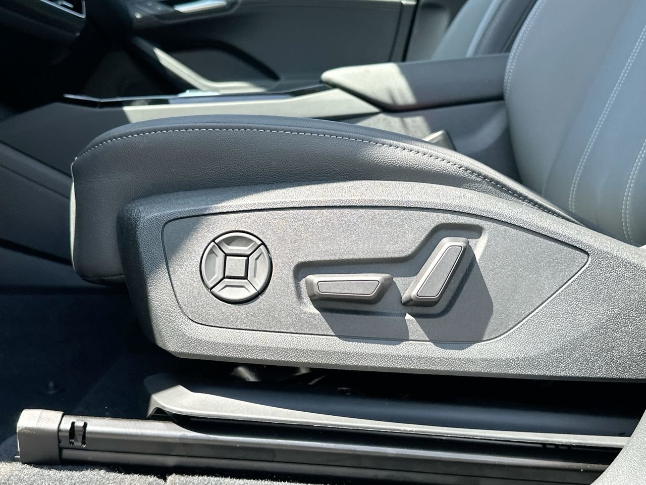 2025 Audi Q6 e-tron Quattro, Vancouver, Cash