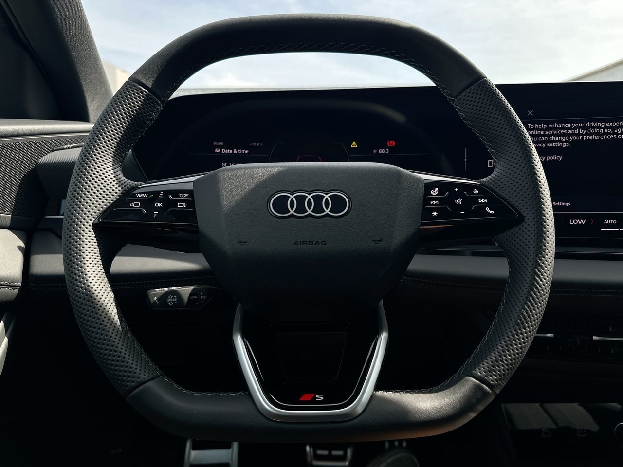 2025 Audi Q6 e-tron Progressiv, Vancouver, Cash