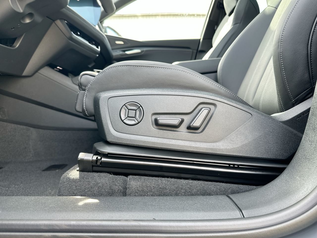 2025 Audi Q6 e-tron Progressiv, Vancouver, Cash