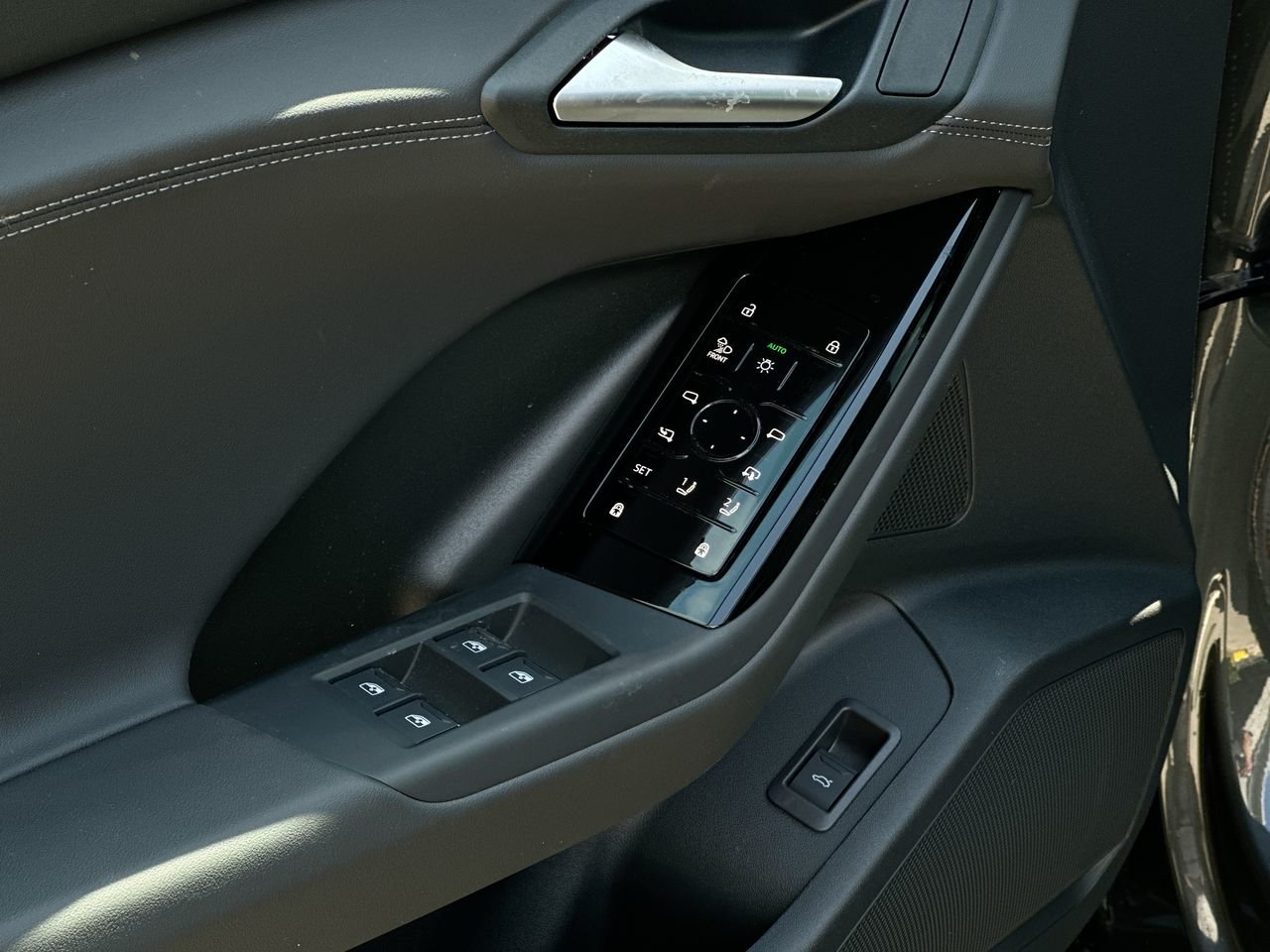 2025 Audi Q6 e-tron Progressiv, Vancouver, Cash