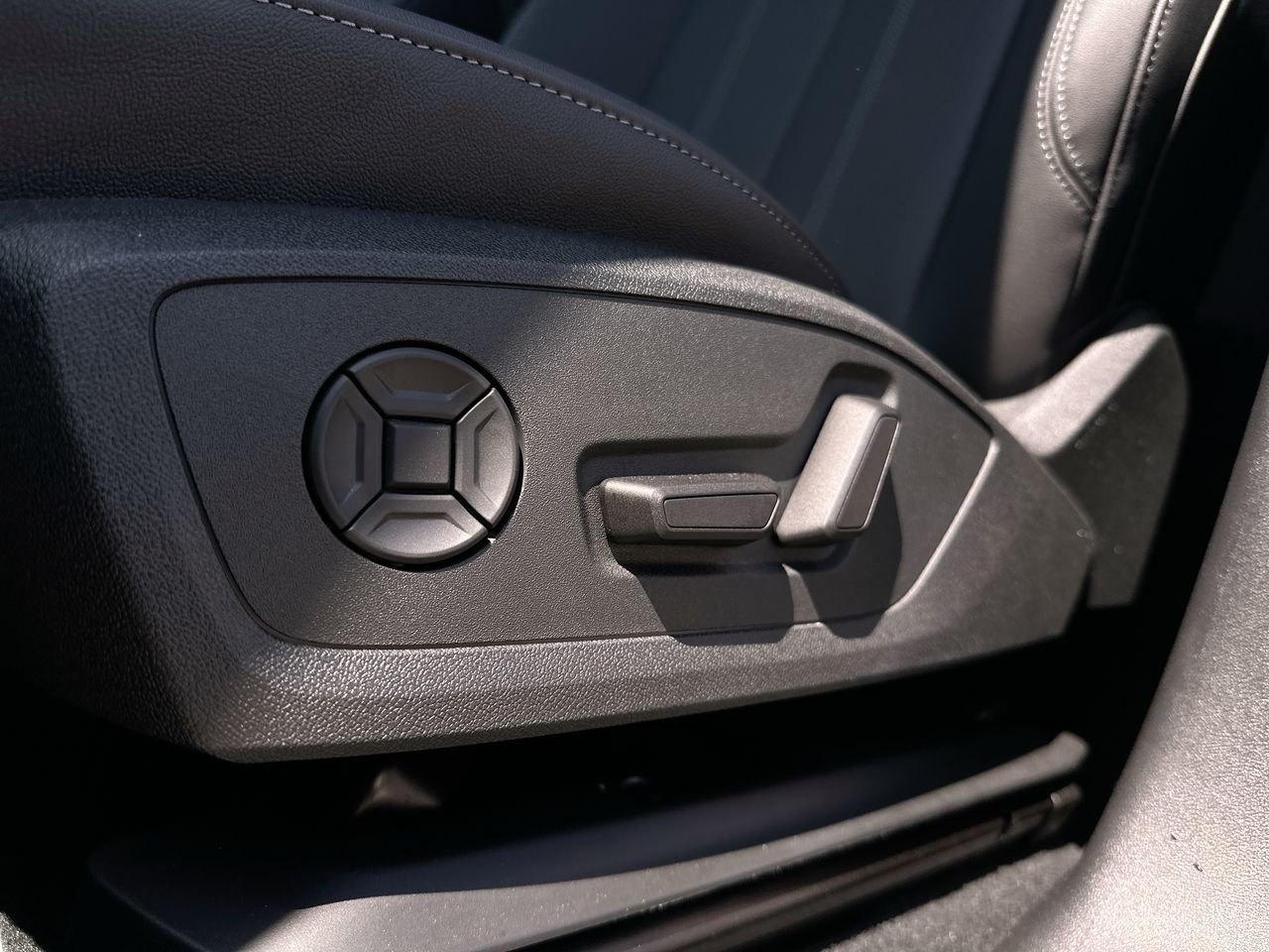 2025 Audi Q6 e-tron Progressiv, Vancouver, Cash