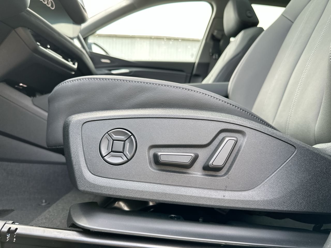 2025 Audi Q6 e-tron Technik, Vancouver, Cash