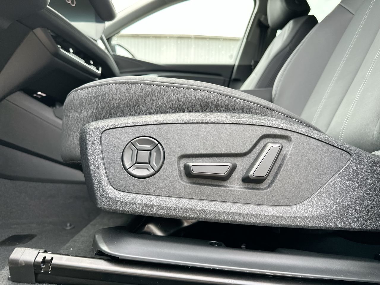 2025 Audi Q6 e-tron Quattro, Vancouver, Cash