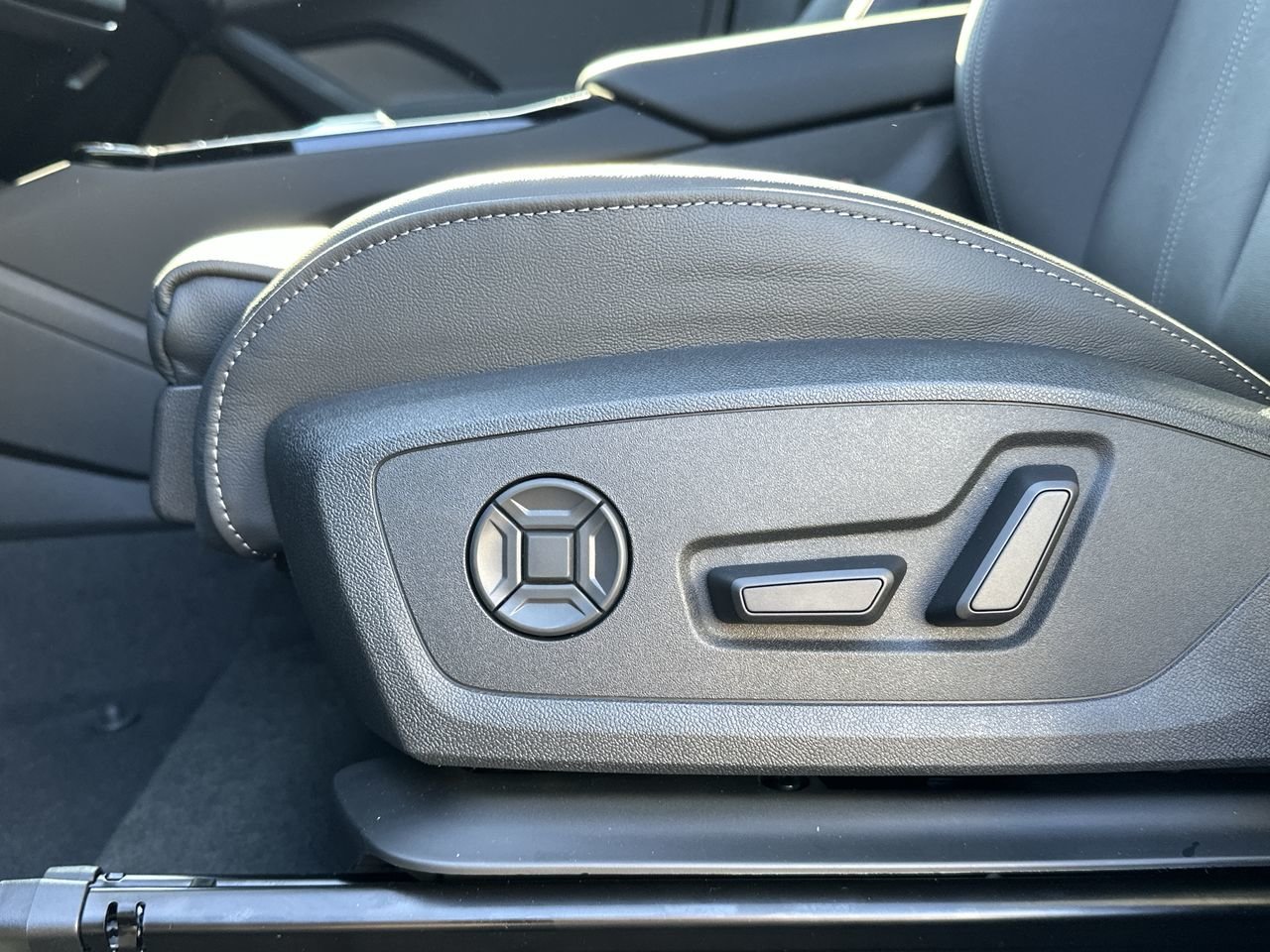 2025 Audi Q6 e-tron Progressiv, Vancouver, Cash