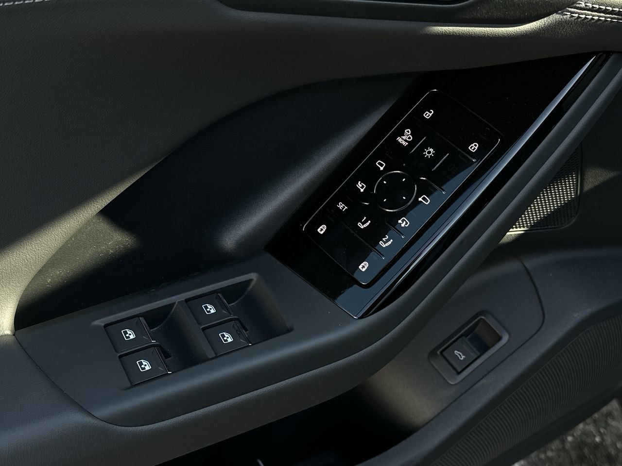 2025 Audi Q6 e-tron Progressiv, Vancouver, Cash