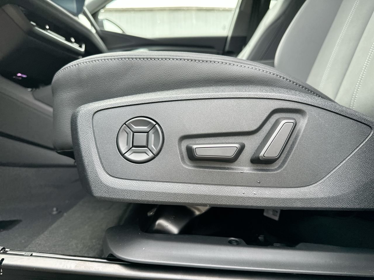 2025 Audi Q6 e-tron Quattro, Vancouver, Cash