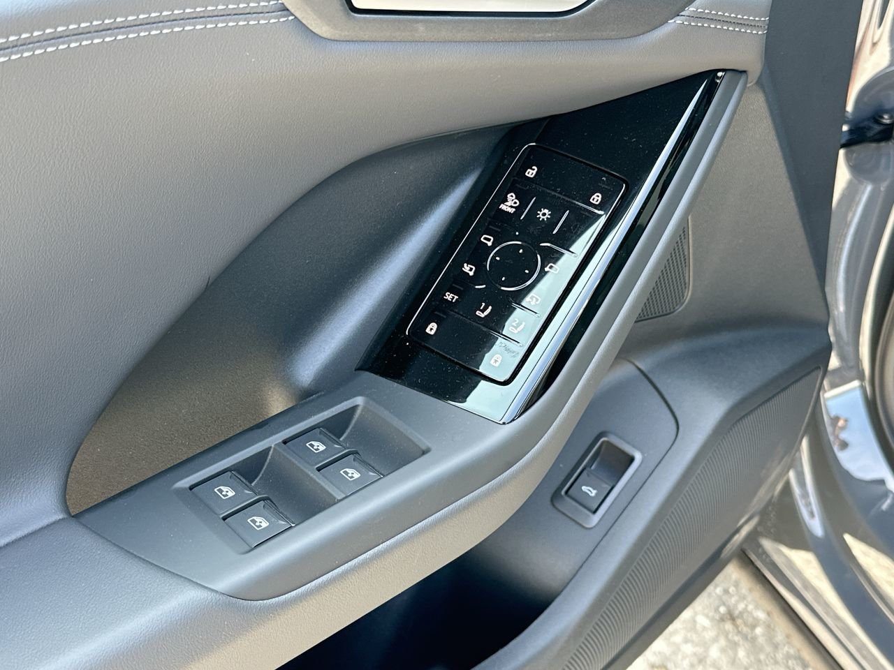2025 Audi Q6 e-tron Progressiv, Vancouver, Cash