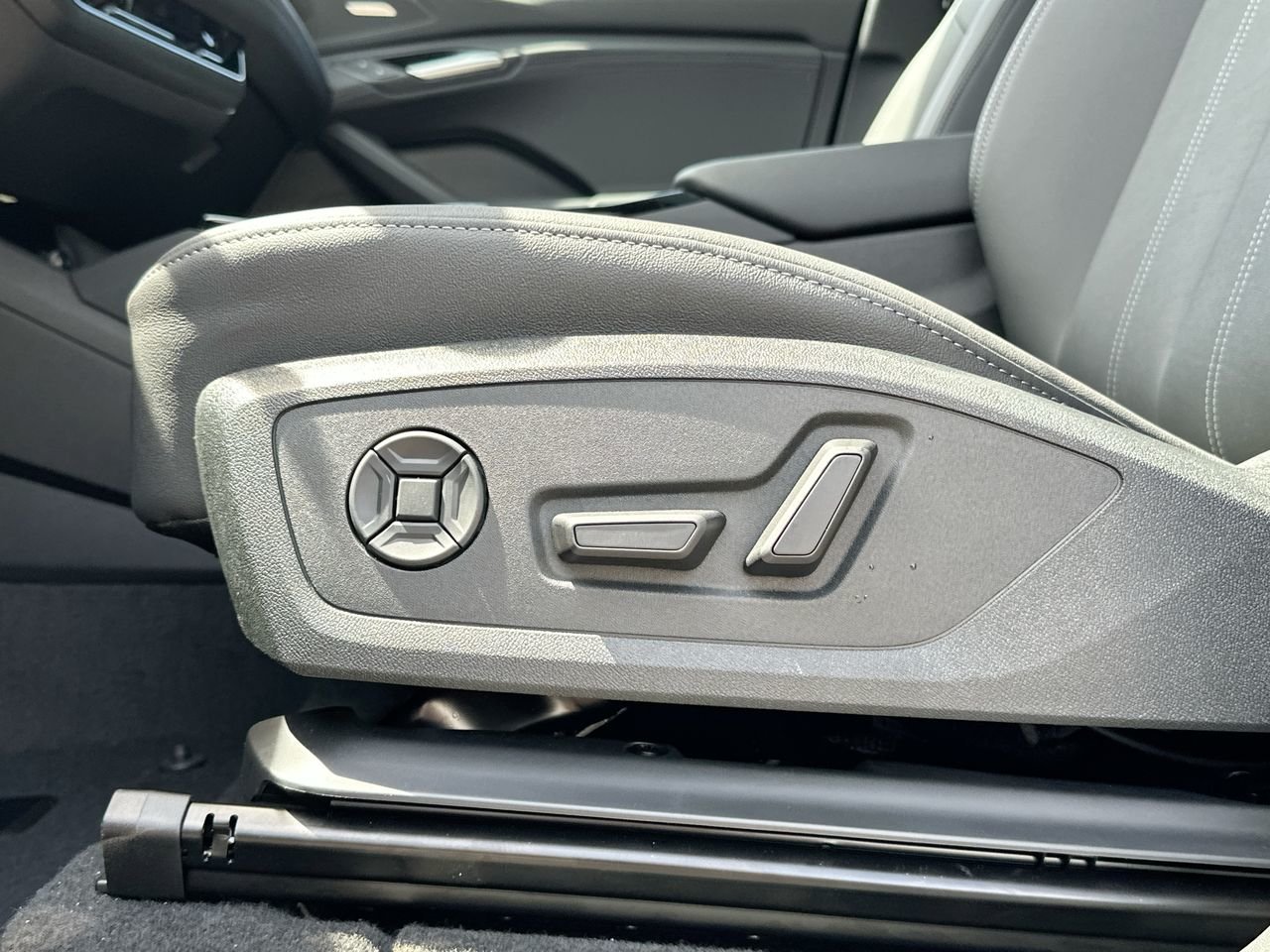 2025 Audi Q6 e-tron Progressiv, Vancouver, Cash